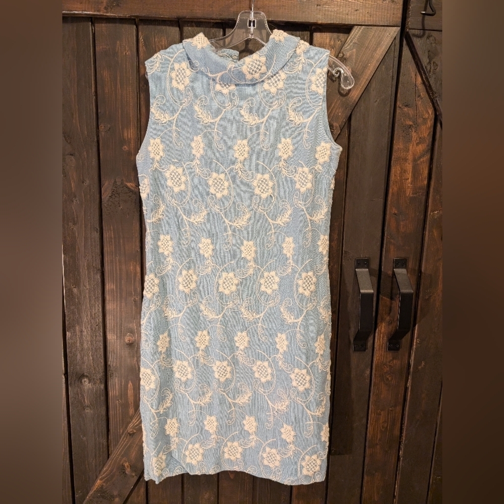 Vintage Margot Barry shift dress, light blue, white embroidery